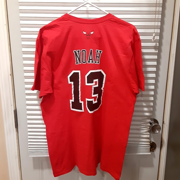 Chicago bulls short Sleeve tshirt.  Size medium - Picture 8 of 10